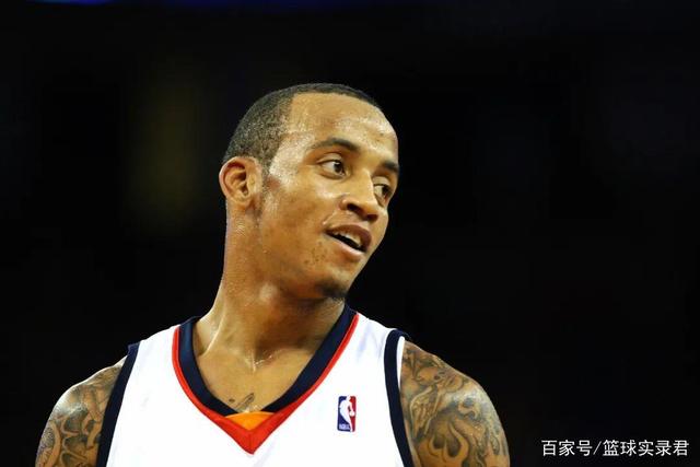 班凯罗36分魔术送尼克斯4连败 黄蜂擒鹰3连胜