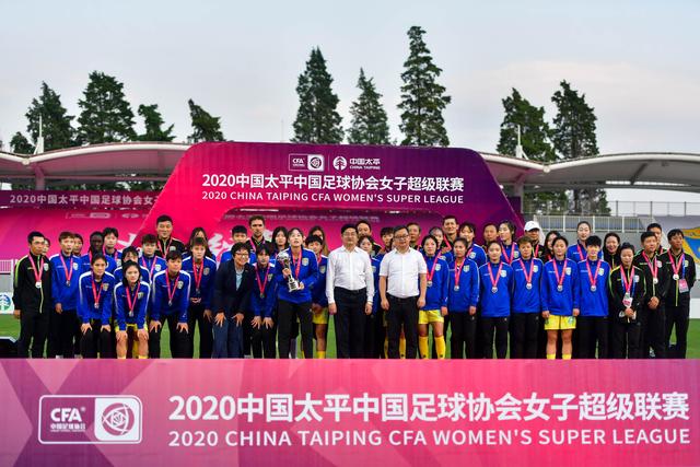 终于可以休息！太阳报：帕尔默落选世界杯名单后，在伊维萨岛度假